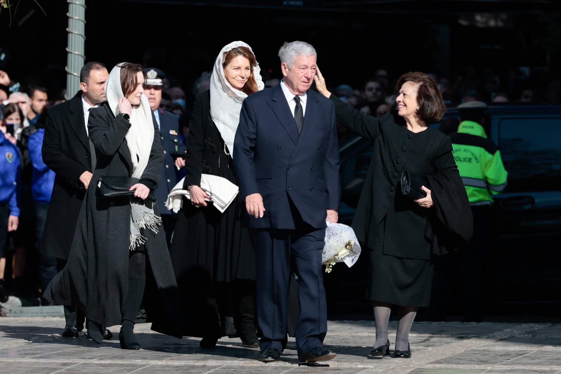 Noor de Jordania, la última esposa de Hussein, a su llegada al funeral de Constantino de Grecia.