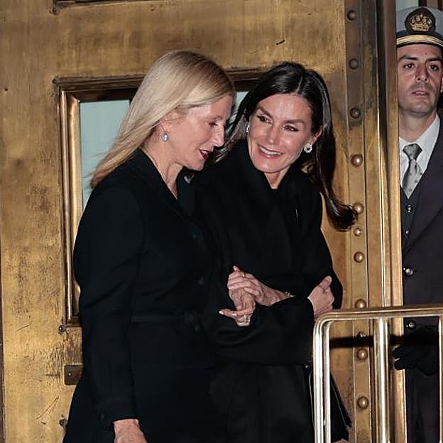 Este polémico gesto de afecto entre Letizia y Marie-Chantal Miller marca un antes y un después en las relaciones entre la familia real griega y la española. 