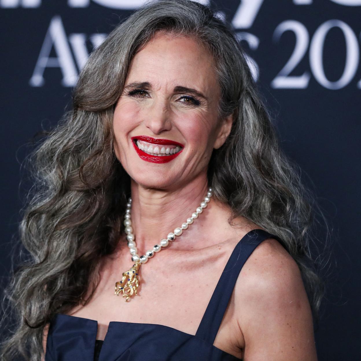 Estas son las mejores cremas de noche para un rostro joven al despertar. 