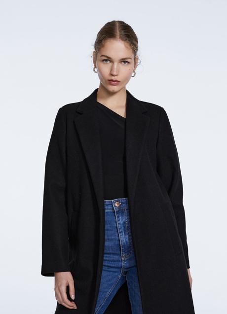 Imagen - Abrigo de lana negro de Stradivairus, 29,99€.