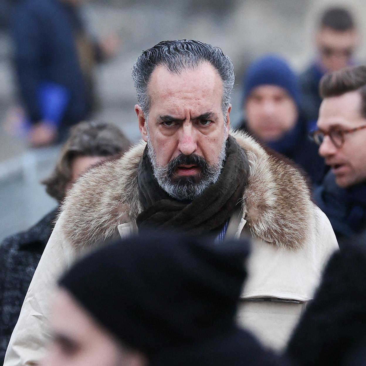 Jaime de Marichalar acudió al desfile de Louis Vuitton, el más espectacular de la Semana de la Moda de París, con gesto de seriedad y cierta tristeza, quizá por la ausencia de su hija, Victoria Federica. 