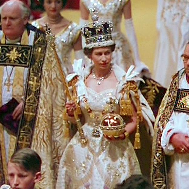 Isabel II el día de su coronación.