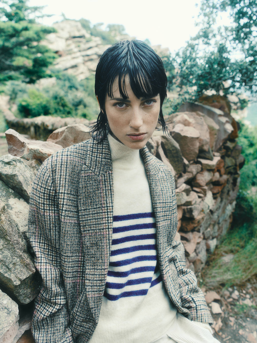 Americana y pantalón de Brunello Cucinelli; y jersey de Sita Murt.