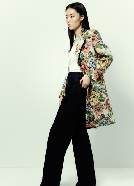 Imagen - Abrigo jacquard flores, 39,99€ (antes 59,99€).