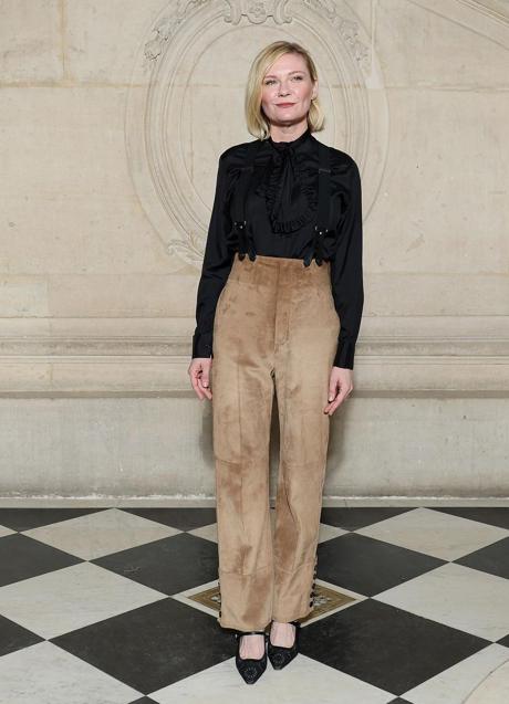 Imagen - Kristen Dust con pantalones y tirantes en el desfile de Dior. Foto: Dior.