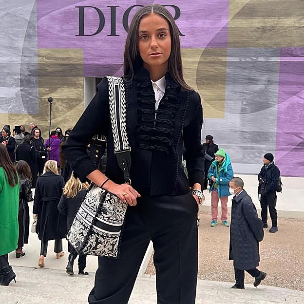 Victoria Federica arrasa en París (acompañada de Marichalar) con unos zapatos cómodos que hay en Zara baratísimos