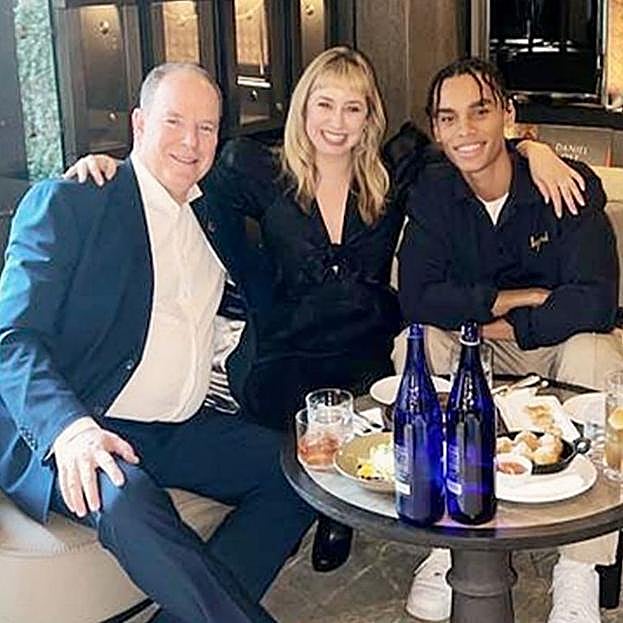 Alberto de Mónaco posa en Nueva York con sus dos hijos «secretos», Jazmin Grace y Alexandre, en una imagen filtrada por Nicole Coste.
