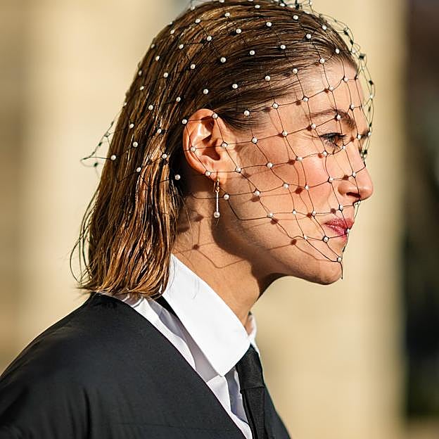 Todo sobre la pérdida de firmeza en el rostro: por qué se produce y si se puede prevenir, según esta farmacéutica