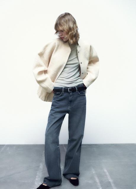 Imagen - Chaqueta bomber en crudo de Zara. Foto: Zara.