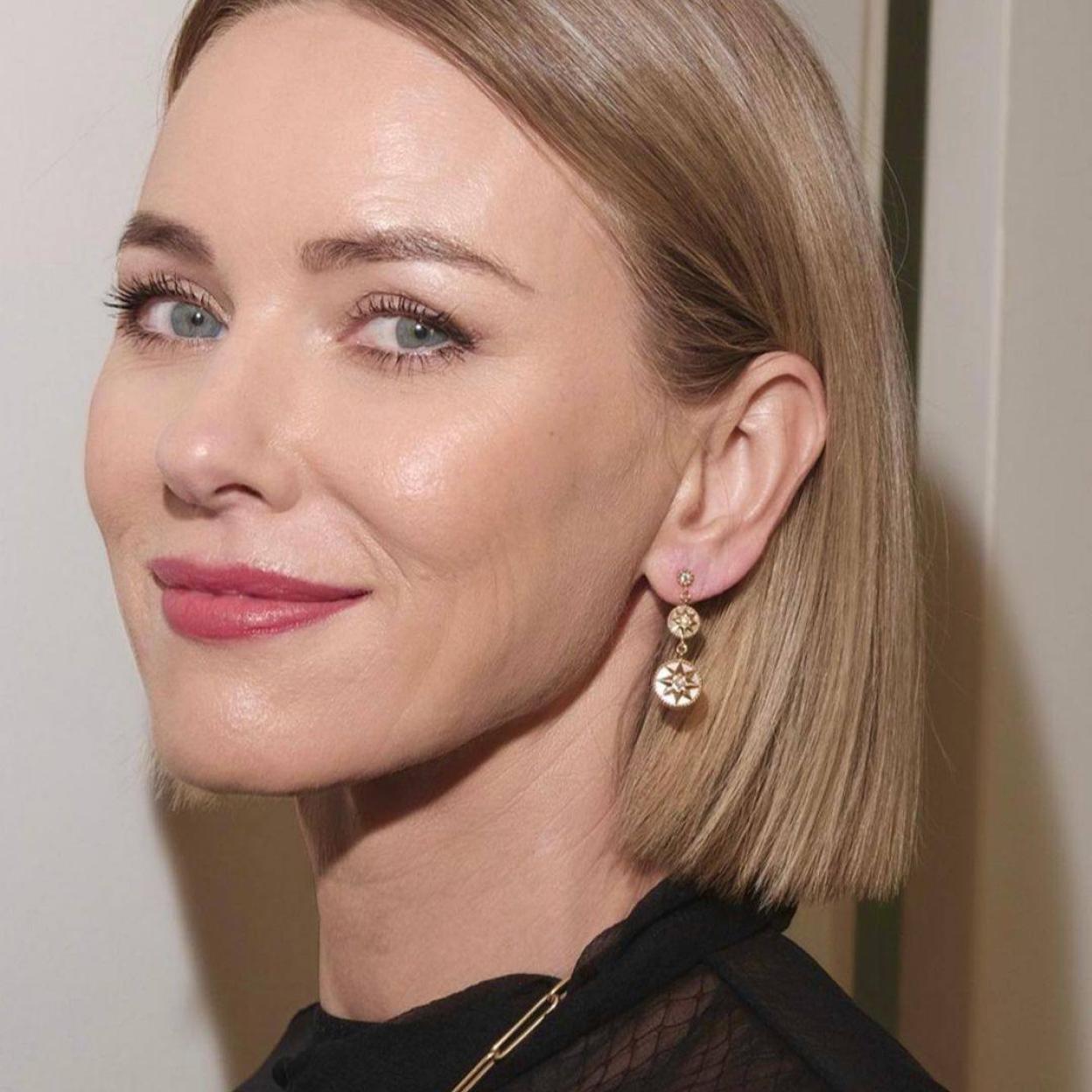 La piel suave y luminosa de Naomi Watts se consigue con estos sérums de ácido hialurónico