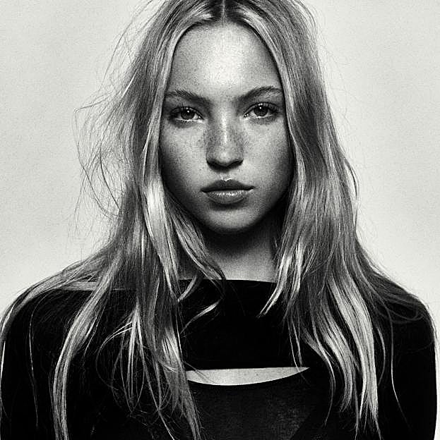 Lila Moss, la hija de Kate Moss, se convierte en imagen de Zara y este vestido es un homenaje a su madre