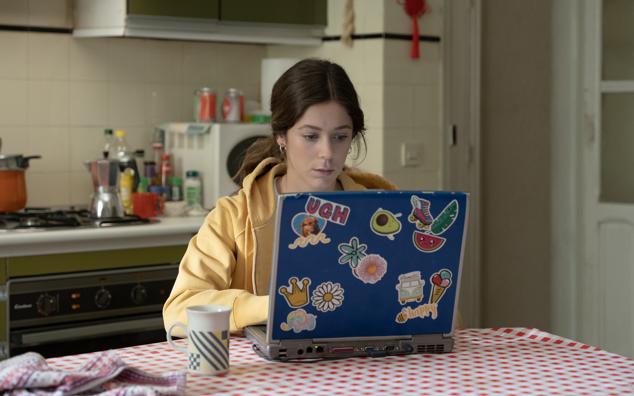 Carlos Montero, responsable de Élite y El desorden que dejas, es el showrunner de este drama romántico protagonizado por una joven, Irene, que llega a Madrid para comerse el mundo y ser directora de cine. En la capital conocerá a sus mejores amigos y a Julio, el protagonista ideal de sus películas y de su vida. Con Georgina Amorós en el personaje de la soñadora joven le acompañan en el reparto Alberto Salazar, Franco Masani como Julio, Carlos González y Roser Vilajosana entre otros. 