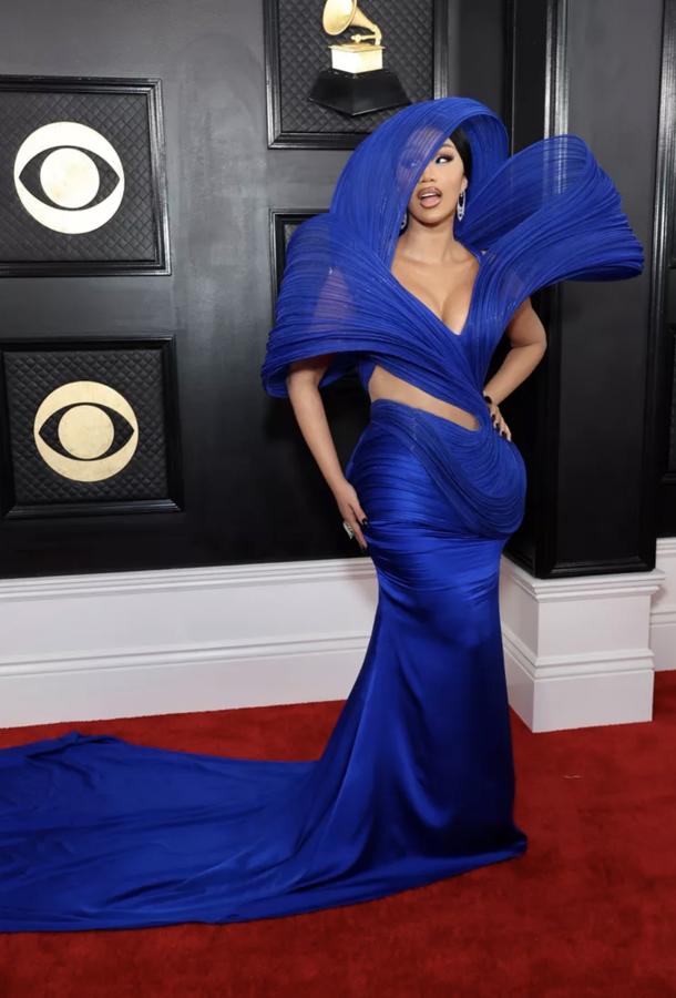 Cardi B apuesta por la alta costura con este asombroso diseño de Gaurav Gupta. 