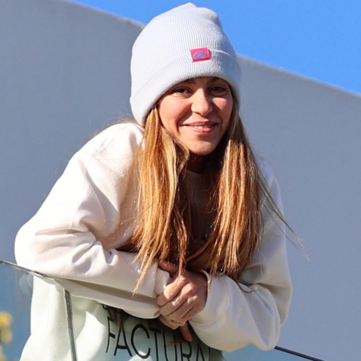 Shakira en el balcón de su casa.