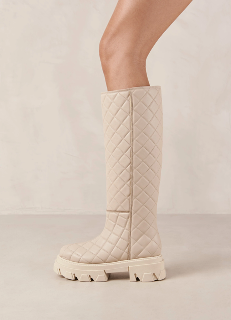 Imagen - Botas blancas acolchadas de Alohas, 300€.