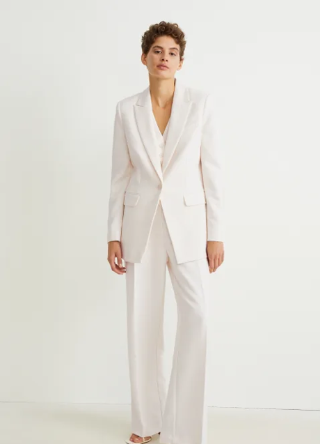 Imagen - Pantalón de tiro alto, 39,99€; americana 59,99€. Ambos de C&A.