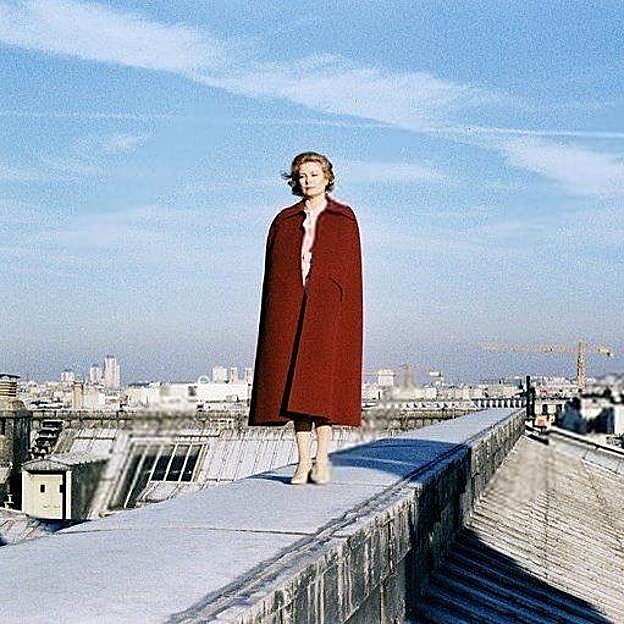 Grace Kelly sobre los tejados de la Ópera de París en 1977.