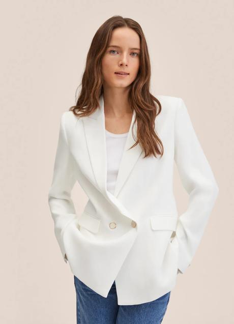 Imagen - Blazer blanco de Mango Outlet. Foto: Mango Outlet.