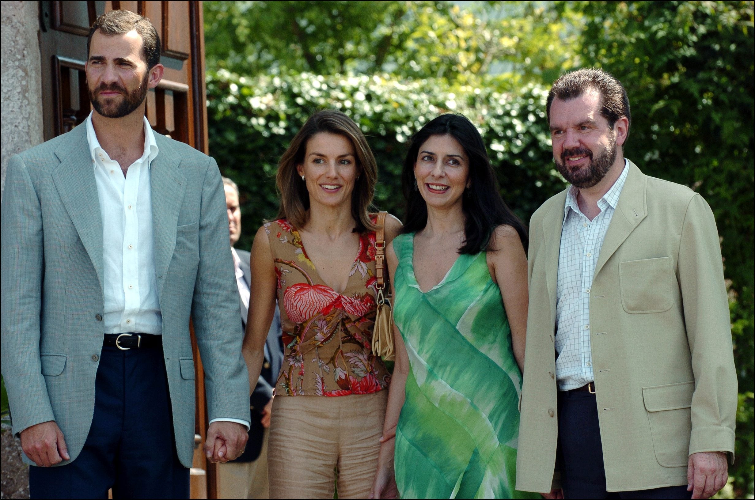 La reina Letizia, junto a su padre, Jesús Ortiz y su pareja Ana Togores.