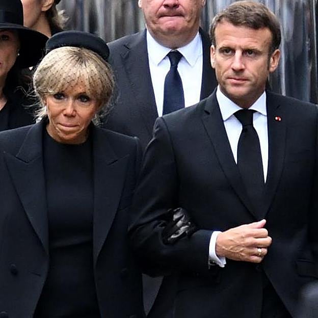 Brigitte y Emmanuel Macron en el funeral de Isabel II.