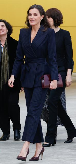 Imagen - La reina Letizia con un traje de raya diplomática. / GTRES