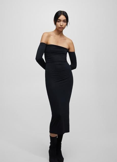 Imagen - Vestido con escote bardot de Pull&Bear, 69,99€.