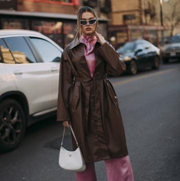 Imagen secundaria 1 - La gabardina marrón es el color estrella en el street style.