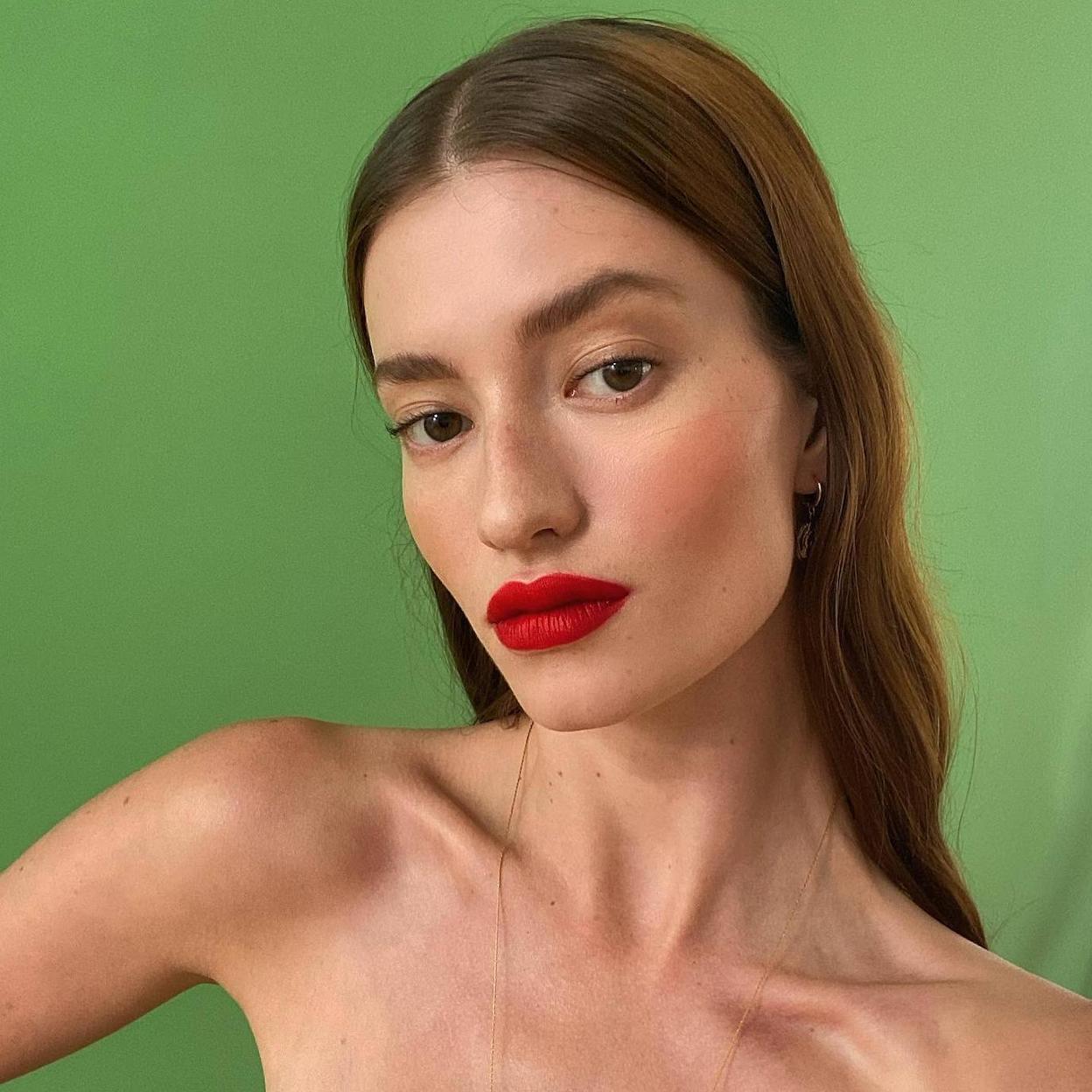 Presume de una piel tan firme y definida como la modelo con este masaje facial