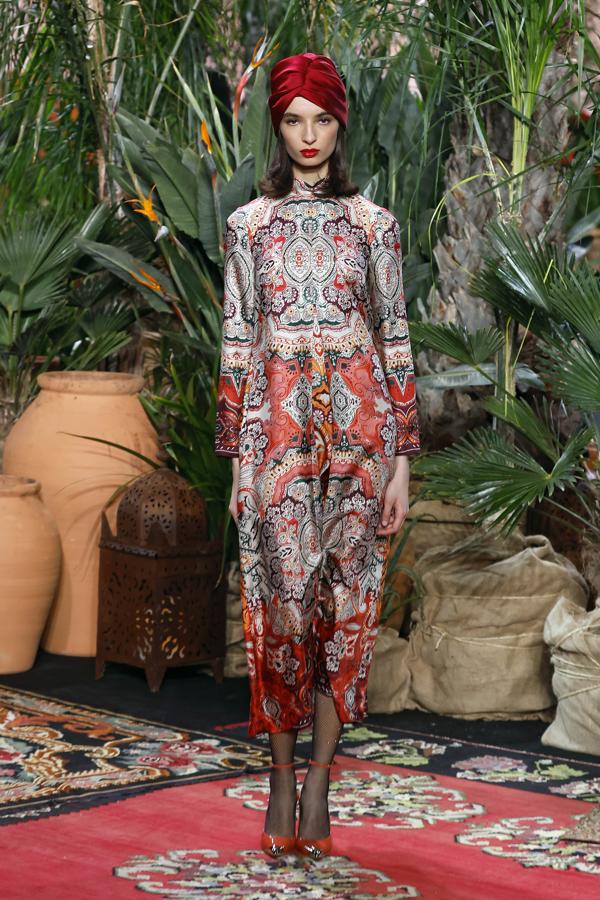 Los vestidos de noche han sido los grandes protagonistas de la colección. Cabe destacar que ha habido guiños a Yves Saint Laurent y a la alta costura francesa.