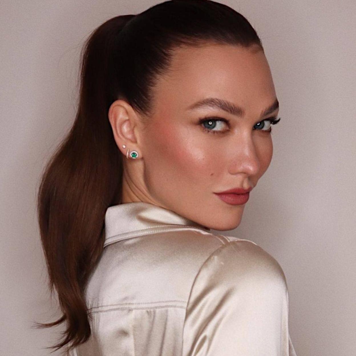 La modelo Karlie Kloss tiene una mirada favorecida como la que dan estos contornos