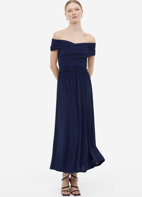 Imagen - Vestido con los hombros al aire de H&M (59,99 euros)