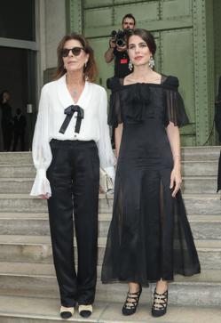 Imagen secundaria 2 - Todas las veces que Carolina de Mónaco ha llevado los bicolor de Chanel.