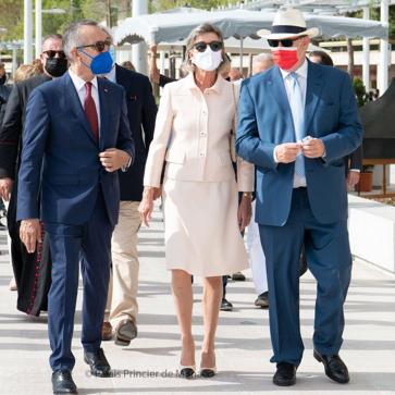 Imagen secundaria 1 - Todas las veces que Carolina de Mónaco ha llevado los bicolor de Chanel.