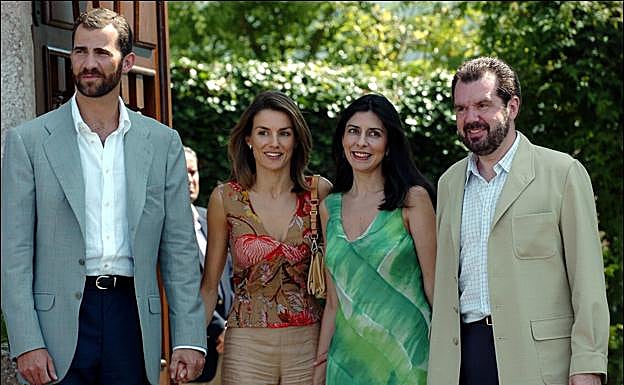 Felipe y Letizia con Jesús Ortiz y su mujer, Ana Togores.