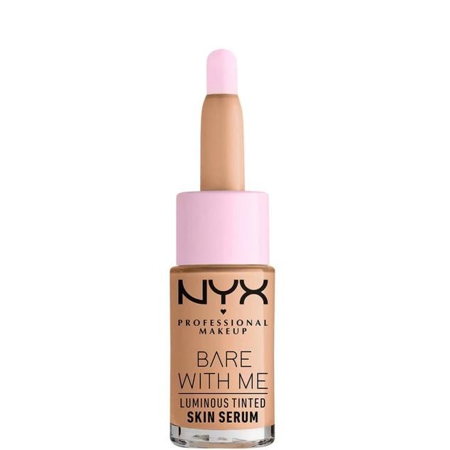 Bare With Me Luminous Tinted Skin Serum de NYX ofrece cobertura uniforme, luminosidad y cuidado de la piel que unifica la textura, hidrata y suaviza, mientras mantiene la tez impecable por 12 horas. Está formulado con aceites de argán, jojoba, hongo tremella y vitamina E antioxidante.