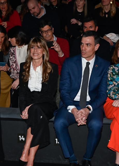 Imagen - Begoña Gómez con un traje negro en el desfile de Teresa Helbig. Fuente: Gtres.