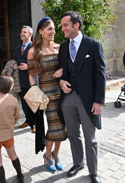 Imagen secundaria 2 - Algunos de las invitadas a las boda de Ana Saiz.