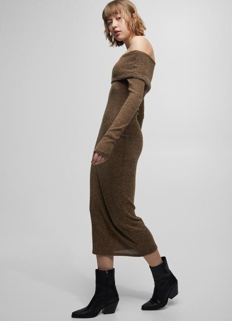 Imagen - Vestido con escote Bardot de Pull & Bear (29,99 euros)