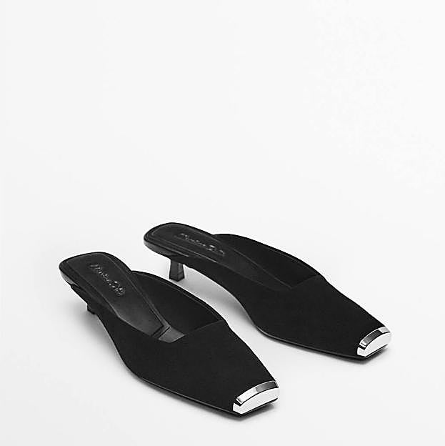 Zapatos kitten destalonados con punta metálica