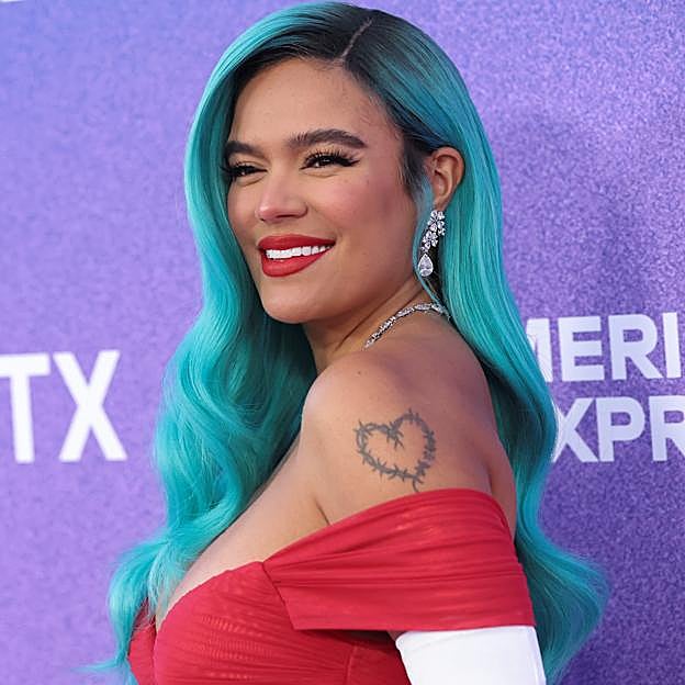 Karol G presenta este 24 de febrero nuevo disco. Entre las canciones que incluye, su colaboración con Shakira que incluye dardos para Piqué.