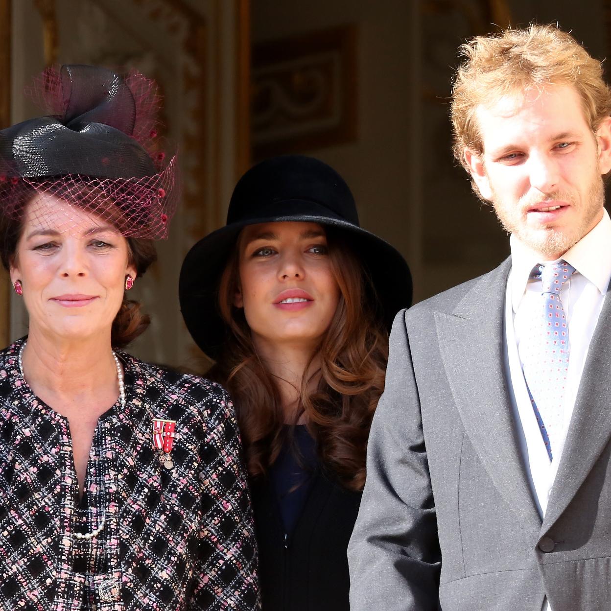 Carolina de Mónaco con sus hijos Carlota y Andrea Casiraghi. 