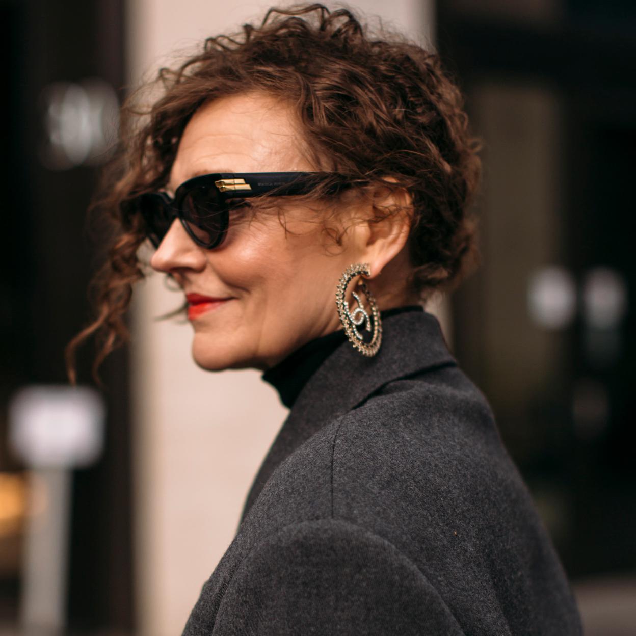 BELLEZA: Estas gotas efecto buena cara superventas son el truco que aprueban las famosas de más de 50 años