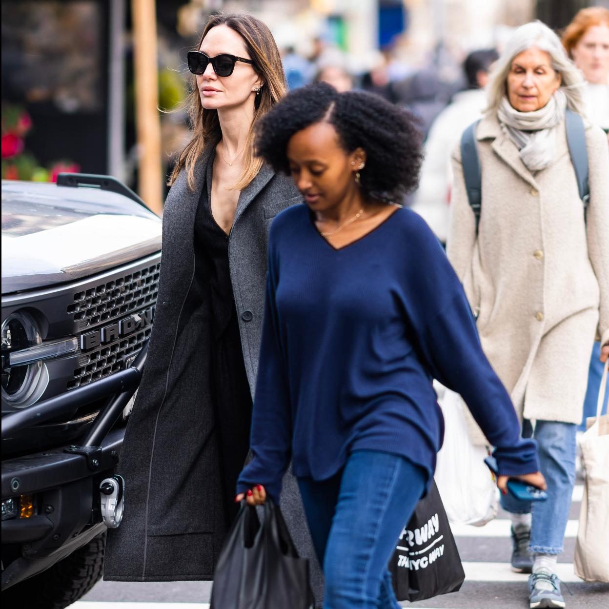 Zahara Jolie-Pitt y su madre Angelina Jolie.