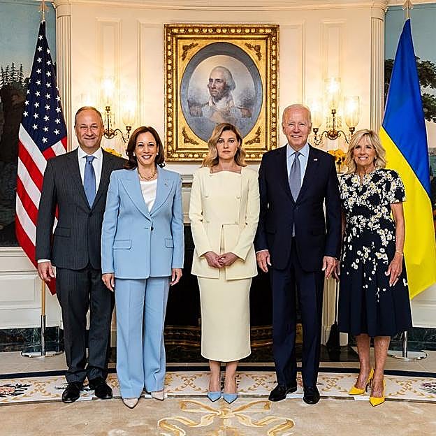 Durante su visita a la Casa Blanca junto a Joe y Jill Biden, Kamala Harris el marido de esta, Douglas Emhoff. 