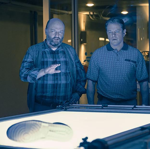 Matt Damon interpreta a Sonny Vaccaro, quien negoció con la madre de Jordan los detalles del contrato. 