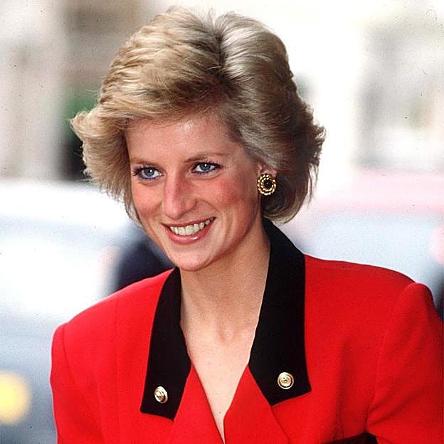 Todas las veces que Lady Di se vistió del diseñador que hará el vestido de coronación de Camilla Parker-Bowles