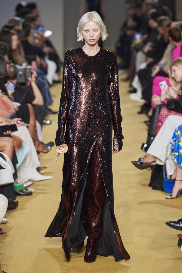 En resumen, todos los diseños de Lorenzo Serafini son una inversión para el día a día, pero también para ocasiones especiales gracias a las lentejuelas. 