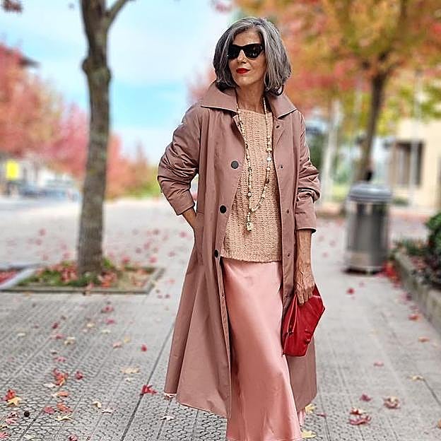 Siete looks perfectos de Carmen Gimeno para copiar a partir de los 50: vestidos de Zara, chaquetas de primavera y accesorios de nueva colección