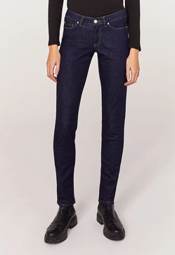 Imagen secundaria 2 - El jersey de Zara, la camisa de Pomandére y los vaqueros de Ikks.