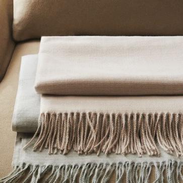 Imagen secundaria 1 - Mantas de Zara Home, entre 19.99 y 29.99 euros.